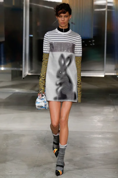 Look 32